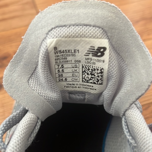 New Balance Shoes - Picture 5 of 5